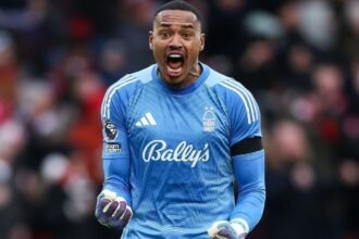Vasco monitora goleiros John e Weverton para reforçar o elenco