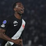 Vasco negocia com o Galatasaray o futuro do zagueiro Carlos Cuesta