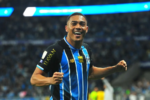 Vasco negocia contrato de longa duração com o atacante Carlos Vinícius