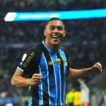 Vasco negocia contrato de longa duração com o atacante Carlos Vinícius