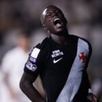 Vasco prepara mudanças no ataque com trinca inédita para clássico