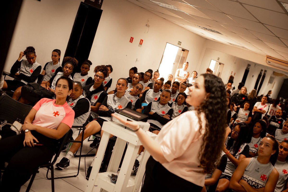 Vasco promove palestra sobre saúde da mulher para atletas da equipe