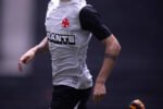 Vasco realiza treino no Estádio Nilton Santos de olho no clássico