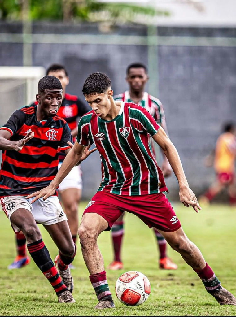 Vasco reforça categorias de base com a chegada do atacante Heitor Teixeira