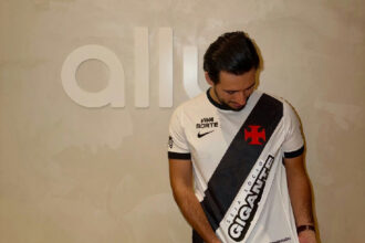 Vasco revela como ficará o patrocínio da allu na camisa branca