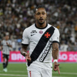 Vasco supera Botafogo no Nilton Santos e ganha fôlego no Brasileirão