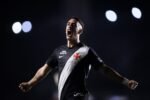 Vasco vira sobre o Corinthians em São Januário com roteiro eletrizante