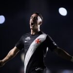 Vasco vira sobre o Corinthians em São Januário com roteiro eletrizante