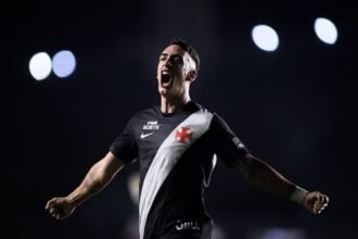 Vasco vira sobre o Corinthians em São Januário com roteiro eletrizante