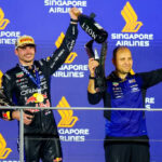 Verstappen celebra pódio marcante em Singapura ao lado de Lambiase