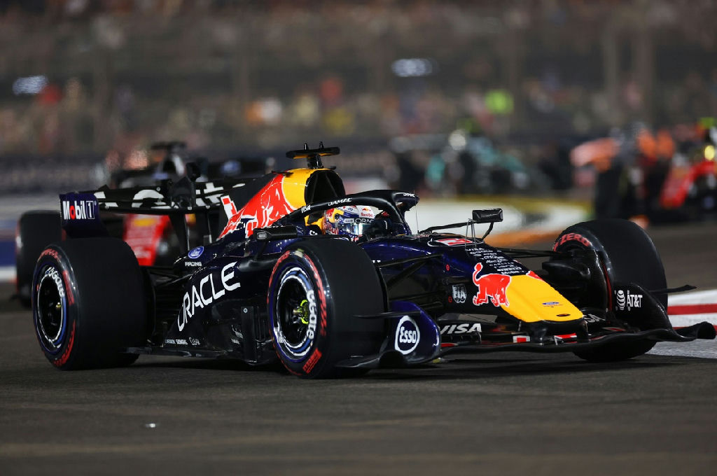 Verstappen domina GP de Singapura e encerra jejum em Marina Bay