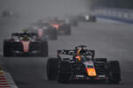 Verstappen triunfa em corrida sprint caótica sob chuva no GP de Singapura
