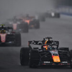 Verstappen triunfa em corrida sprint caótica sob chuva no GP de Singapura