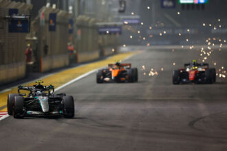 Verstappen triunfa em Singapura enquanto Antonelli consolida liderança na Fórmula 1