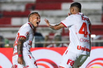 Vila Nova derrota Náutico nos Aflitos e assume a liderança da Série B