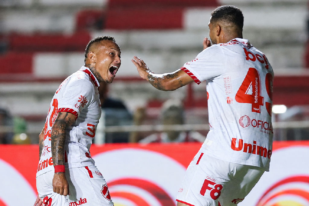 Vila Nova derrota Náutico nos Aflitos e assume a liderança da Série B