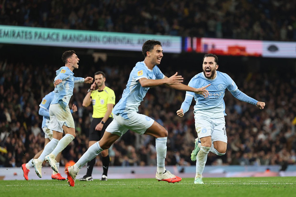 Vitor Reis e Rulli garantem classificação do Manchester City na Copa da Liga