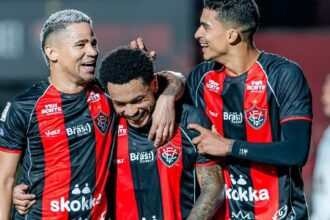 Vitória domina Chapecoense com goleada expressiva no Barradão