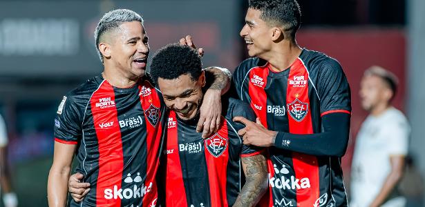 Vitória domina Chapecoense com goleada expressiva no Barradão