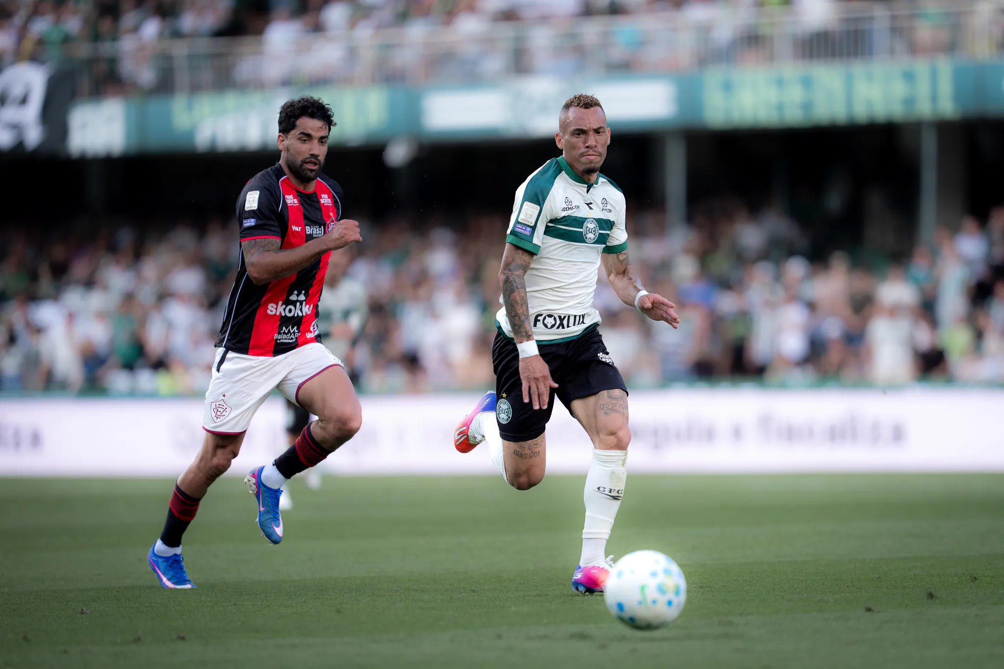 Vitória perde para o Coritiba e chega pressionado para enfrentar o Fluminense
