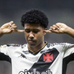 Volante Andrey Santos revela maratona para acompanhar jogo do Vasco