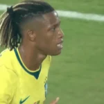Volante Danilo, do Botafogo, enfrenta maratona para clássico após retorno da Seleção