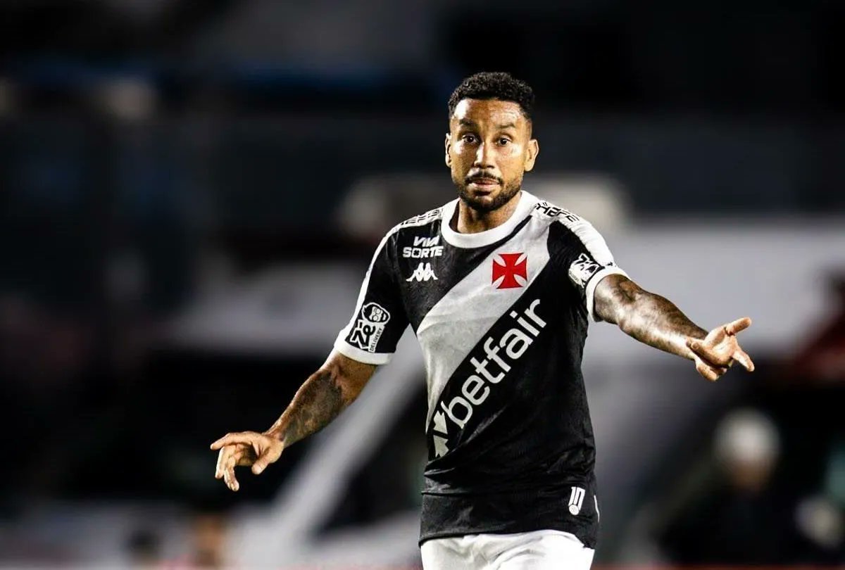 Volante recusa oferta inicial de renovação do Vasco mas prioriza permanência