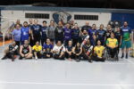 Vôlei sentado feminino realiza amistoso de superação contra equipe masculina