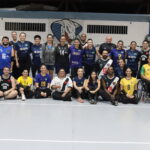 Vôlei sentado feminino realiza amistoso de superação contra equipe masculina