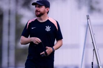 William Batista defende elenco do Corinthians e projeta chegada de Seedorf