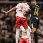 Zagueiro Alix Vinícius recebe alta hospitalar após choque de cabeça no Brasileirão