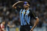 Zagueiro do Grêmio adia cirurgia no nariz para atuar no clássico Grenal