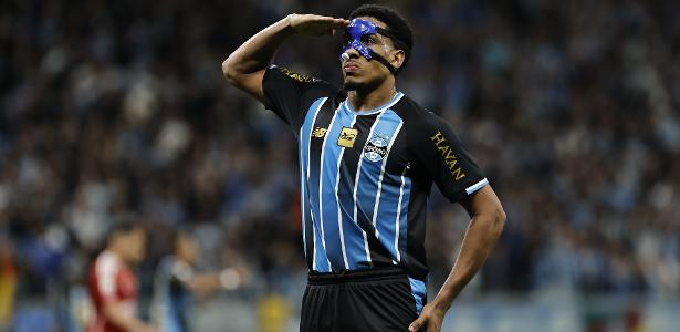 Zagueiro do Grêmio adia cirurgia no nariz para atuar no clássico Grenal