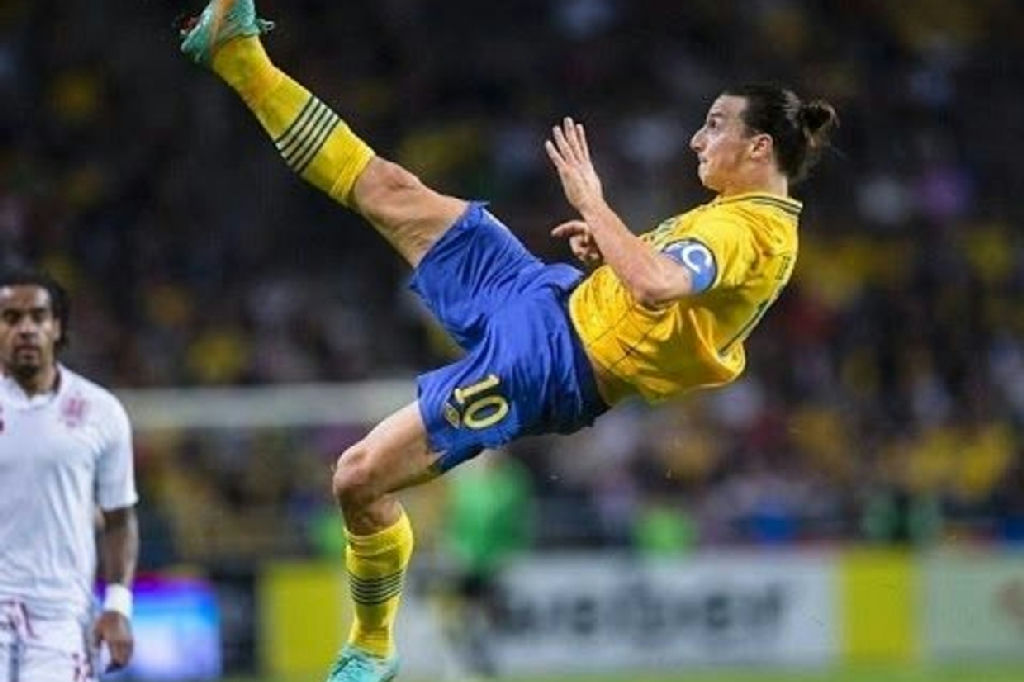 Zlatan Ibrahimovic celebra 45 anos com legado inesquecível no futebol mundial